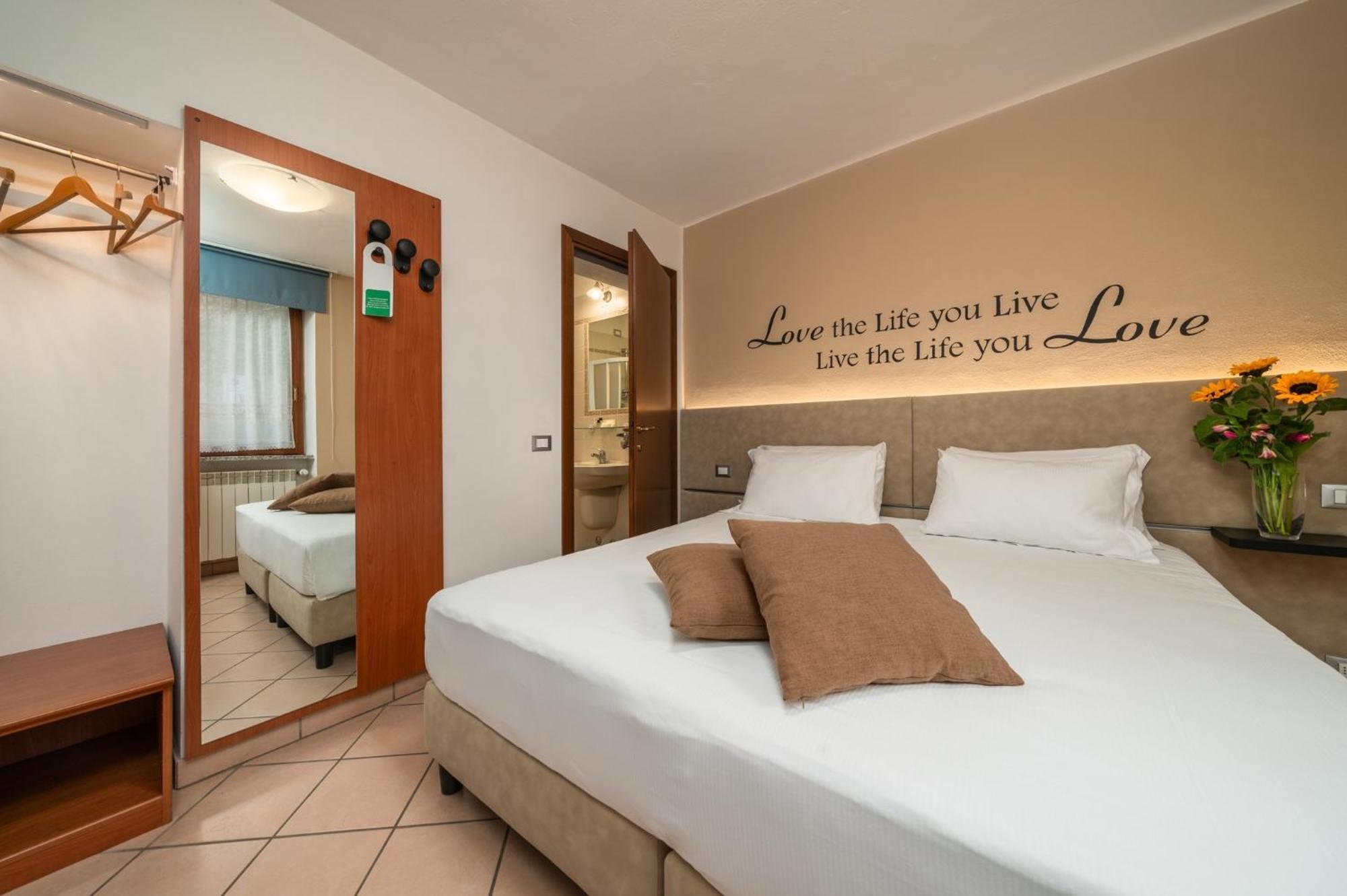 Hotel Oasi Verde Bienno Extérieur photo