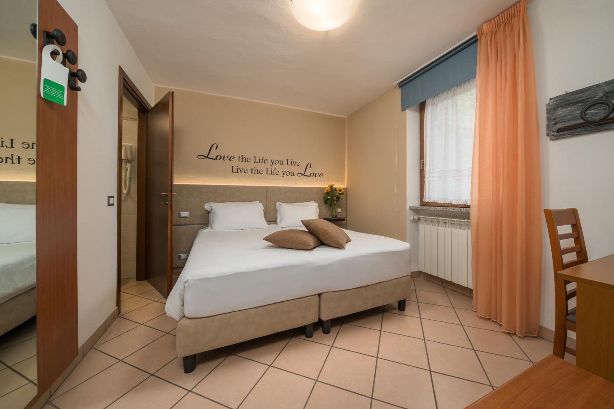 Hotel Oasi Verde Bienno Extérieur photo